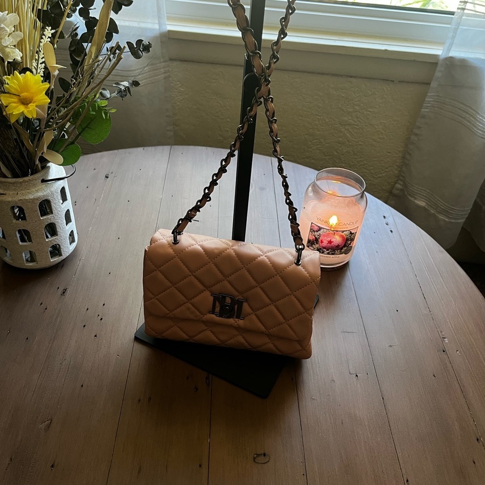 Badgley Mischka Elegant Quilted Cream Shoulder Bag​​